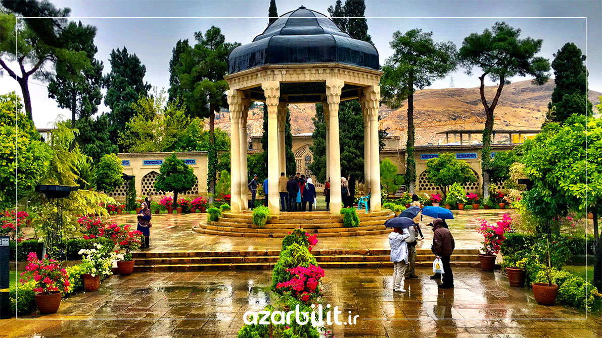 حضور گردشگران و توریست‌های خارجی در مسجد جامع اصفهان