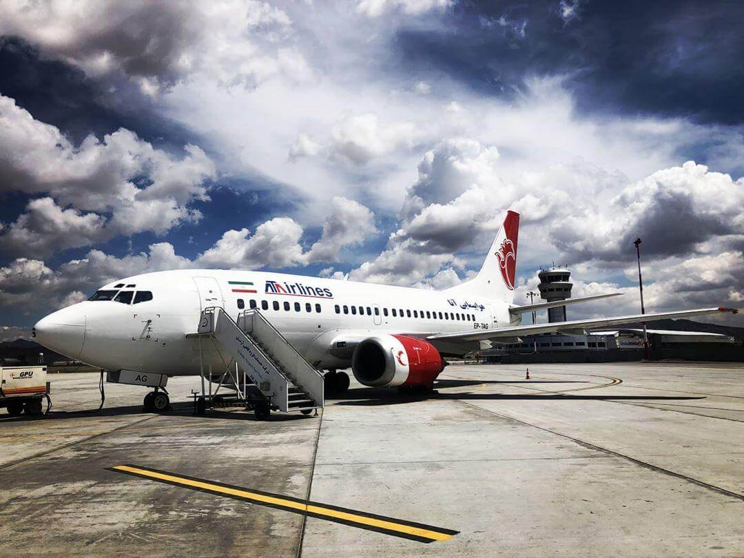 هواپیمای آتا در حال بورد و استارت زمینی 