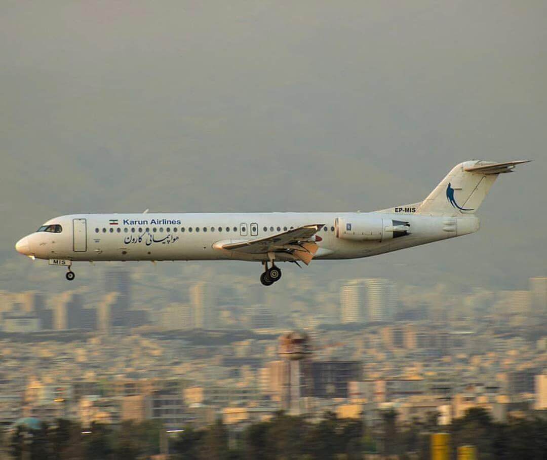هواپیمای کارون در آسمان هنگام فرود