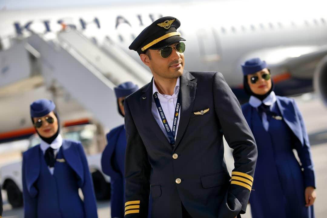 خدمه هواپیمایی کیش‌ایر در ترمینال 1 فرودگاه