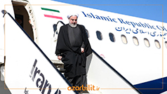 رئیس‌جمهور ایران در حال پیاده شدن از هواپیمای ویژه مقامات دولتی