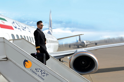 لحظه شکار خلبان هواپیمایی کاسپین هنگام خروج از هواپیما