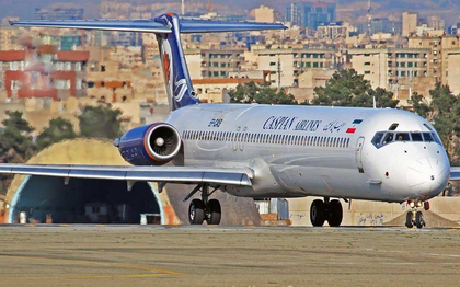 نمایی از هواپیمایی کاسیپین موقع توقف در فرودگاه بعد از پرواز